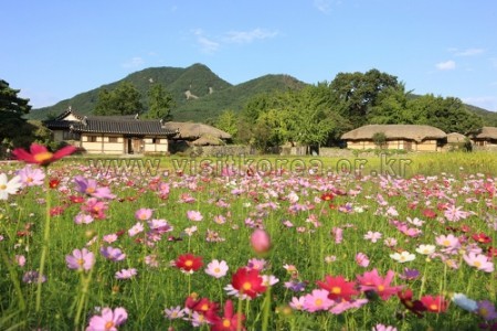 牙山外岩民俗村