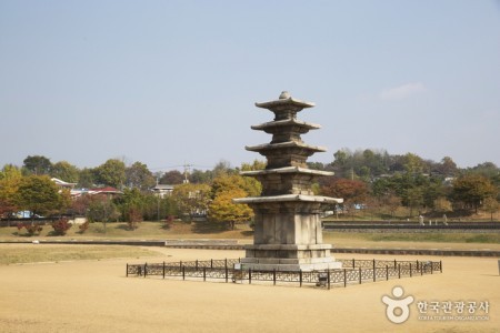 扶余定林寺址・定林寺址五層石塔［ユネスコ世界文化遺産］