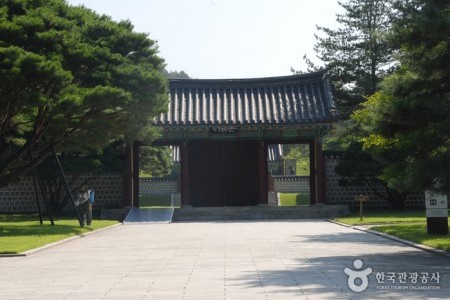 Chilbaekuichong Tombs (Geumsan) (금산 칠백의총)