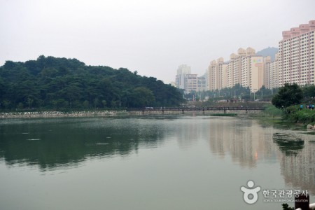 Pungam Reservoir (풍암저수지)