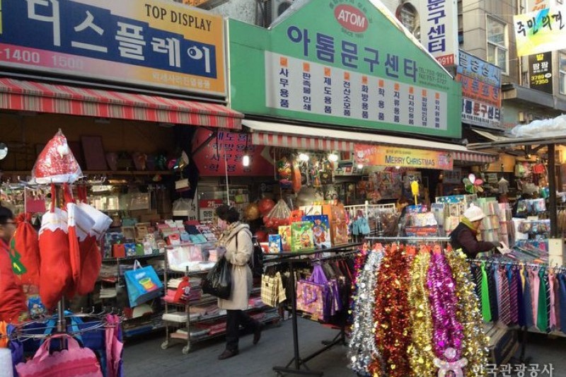 南大門文具商店街 남대문 문구상가 トリップポーズ