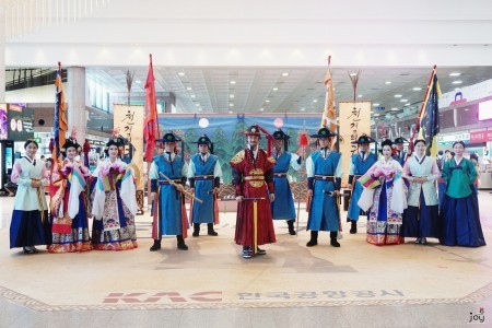 在金海機場觀看了韓國觀光公社的代表劇目——天劍的歸還