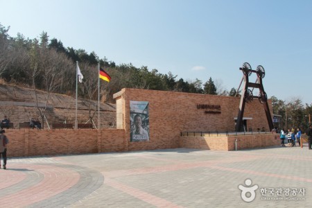 Namhae German Exhibition Hall (남해 파독전시관)