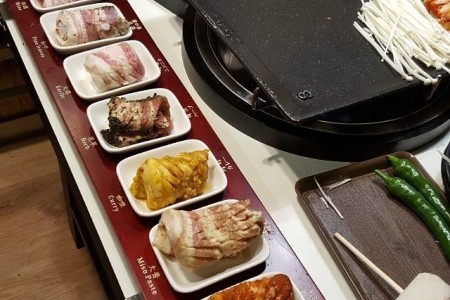 Palsaek Samgyeopsal(팔색삼겹살)