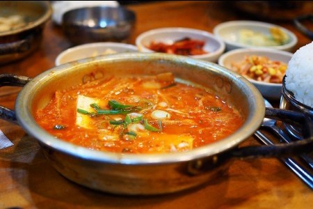 Kim Buksun Keunnambi(Kimchi Jjigae at Garosugil)