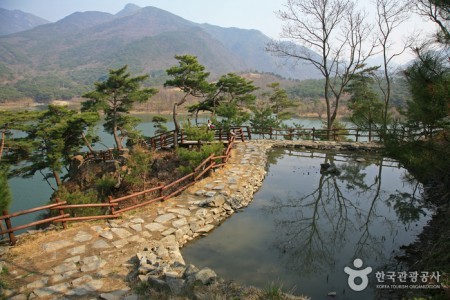 Old Sanmaki Trail (산막이옛길)