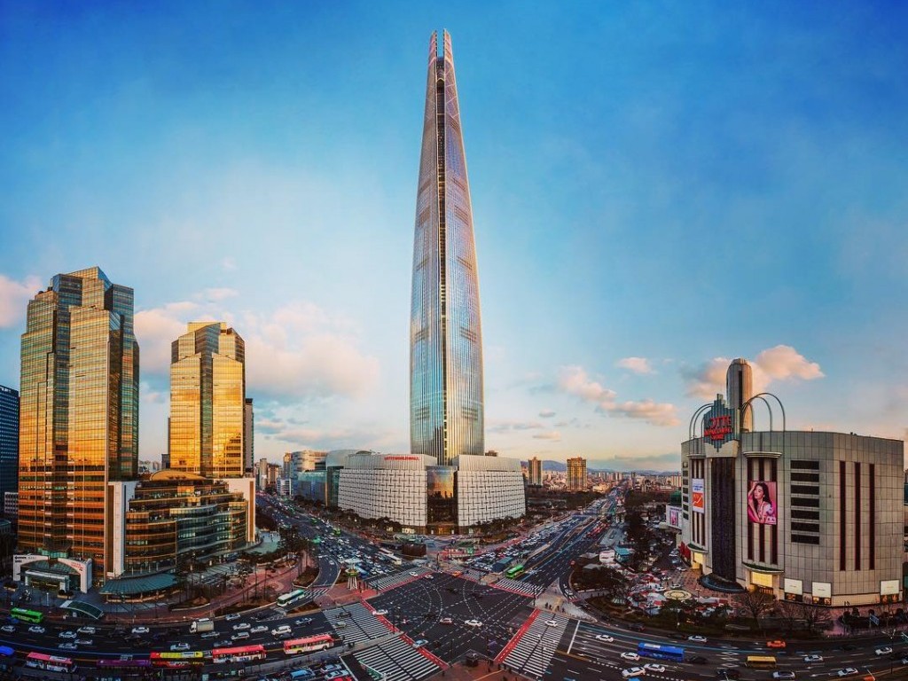 Lotte tower. Лотте ТОВЕР Сеул. Башня Lotte World, Сеул, Северная Корея. Лот Тауэр Сеул. Торговый центр Лотте в Сеуле.