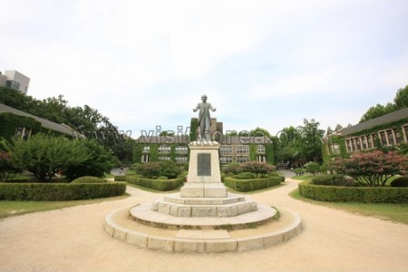 ソウル 延世大学校 アンダーウッド館（서울 연세대학교 언더우드관）