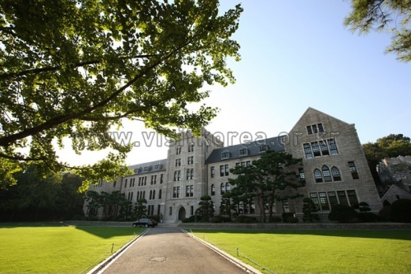 ソウル 高麗大学校本館 서울 고려대학교 본관 서울 고려대학교 본관 トリップポーズ