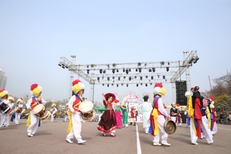 安養忠勲桜祭り（안양충훈 벚꽃축제 2018）