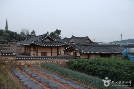 牙山 潽善大統領生家（아산 윤보선 대통령 생가）