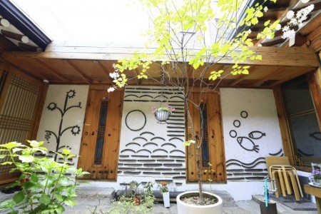 Charm Hanok Guesthouse (참한옥게스트하우스)[한국관광품질인증/Korea Quality]