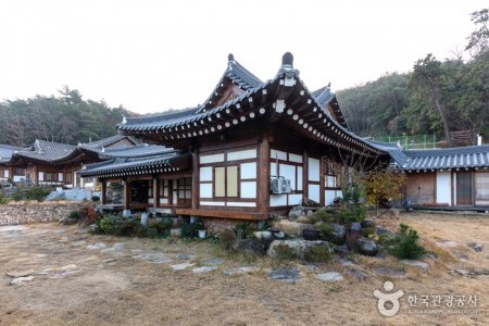 Mureungdonwon Hanok Guesthouse (Janyeonae Hanok Guesthouse) (무릉도원한옥집(자연애 한옥집))[한국관광품질인증제/ Korea Quality]