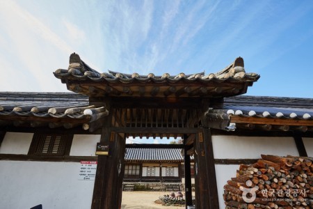The Old House of Mansan (만산고택)