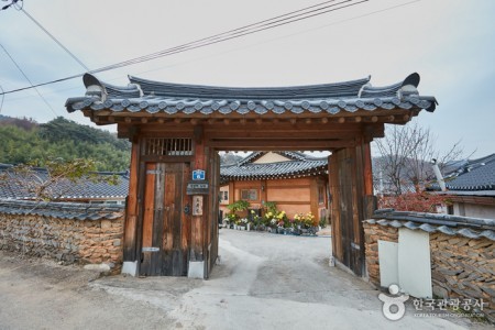 Gaesil Village Farming Association Corporation (Seokjeongdaek House) (개실마을영농조합법인 석정댁)[한국관광품질인증제/ Korea Quality]