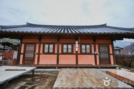 Gaesil Village Farming Association Corporation (Woongidaek House) (개실마을영농조합법인 웅기댁)[한국관광품질인증제/ Korea Quality]