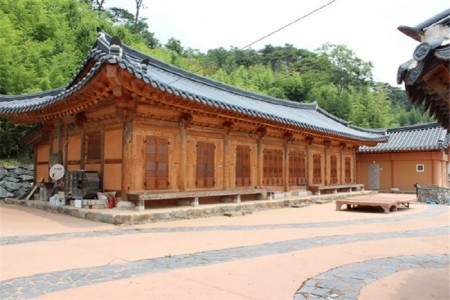 Yeonpung Gotaek (the Old House of Munchung) (연풍고택/문충고가)[한국관광품질인증제/ Korea Quality]