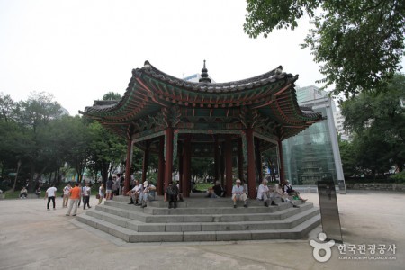 タプコル公園 八角亭（탑골공원 팔각정）