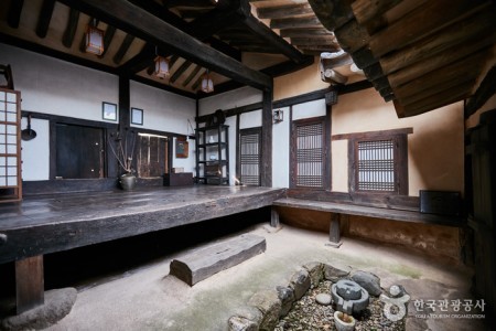 The Seongcheondaek House (주왕산 성천댁) [한국관광품질인증제/ Korea Quality]