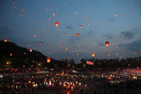 Colorful Merrymaking at the Lantern Festival 