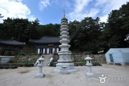 Janggyeongsa Temple 