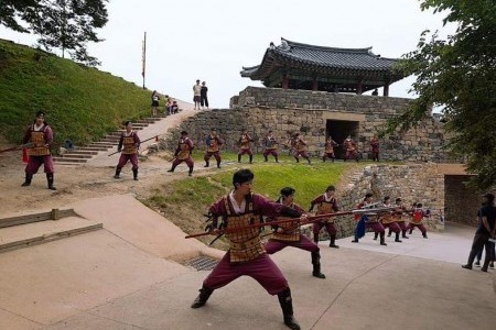 Guard-Changing Ceremony of Woongjin Castle 