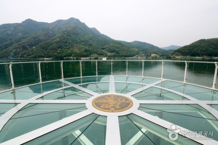 Uiamho Lake Skywalk (의암호 스카이워크)