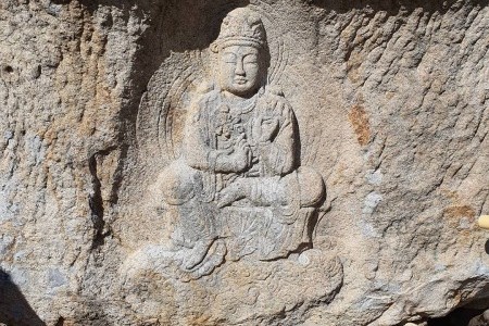 Sinseonam Hermitage Rock-carved Bodhisattva in Namsan Mountain of Gyeongju (경주 남산 신선암 마애보살반가상)