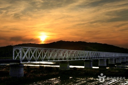 自由の橋（坡州）（자유의 다리(파주)）