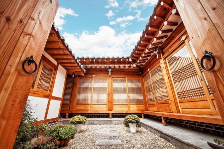 Jeongga Hanok (정가한옥)