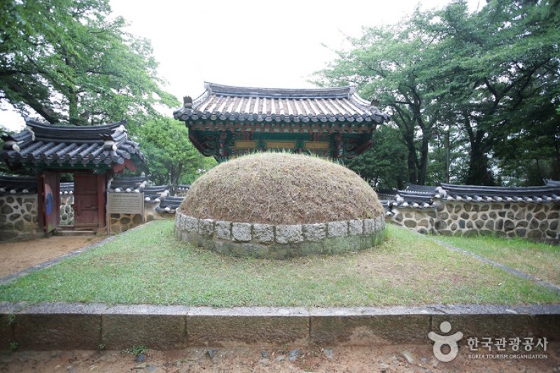 忠烈祠と亀甲船(충렬사와 거북선) | 충렬사와 거북선 忠烈祠と亀甲船(충렬사와 거북선) | 충렬사와 거북선