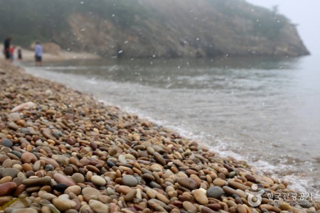 白翎島コンドル海岸（백령도 콩돌해변）