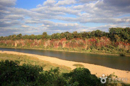 臨津江柱状節理（漢灘江国家地質公園）임진강 주상절리 (한탄강 국가지질공원)