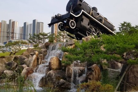 線路の森＆火の庭園（철길숲 & 불의정원）