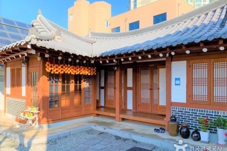 Sansu-dong Hanok Experience Hall 