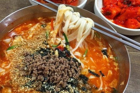 Hyeondae Jangkalguksu 魯巌